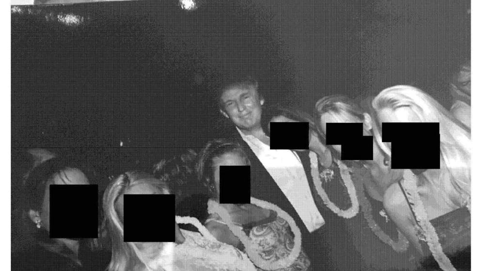 Una delle foto pubblicate dai Democratici della commissione di vigilanza della Camera dei Rappresentanti Usa.