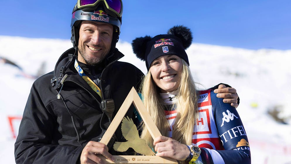 Aksel Lund Svindal und Lindsey Vonn freuen sich über den Abfahrtssieg.