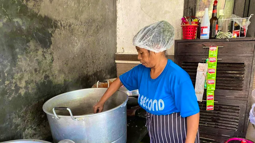 Instead of donations: Foundations and NGOs discover impact investing - Gallery. The company Bukapo, which is supported by Elea, promotes home chefs in Indonesia, many of whom are women. (Image: Elea Foundation for Ethics in Globalization)