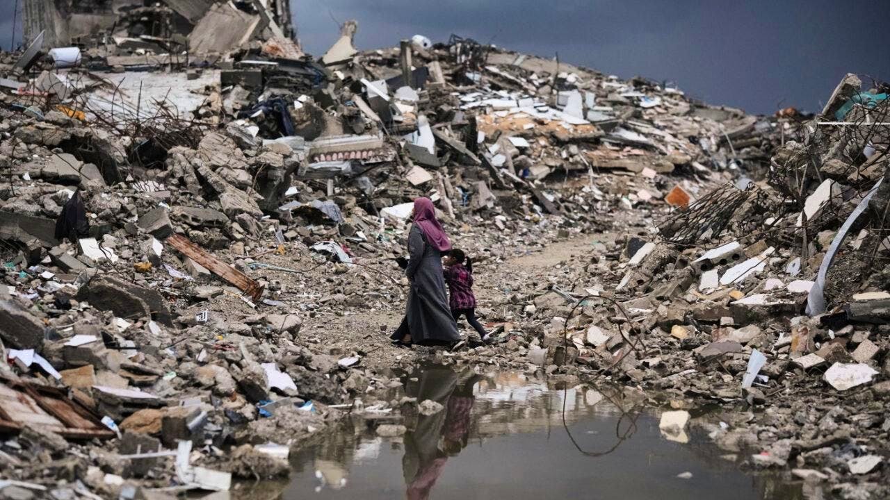 Israel. Palestinians: Dead after building collapse in Gaza Strip