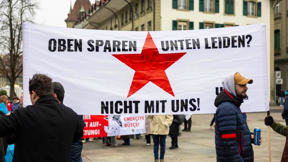 Jeunes communistes. Des centaines de manifestants à Berne contre les économies fédérales