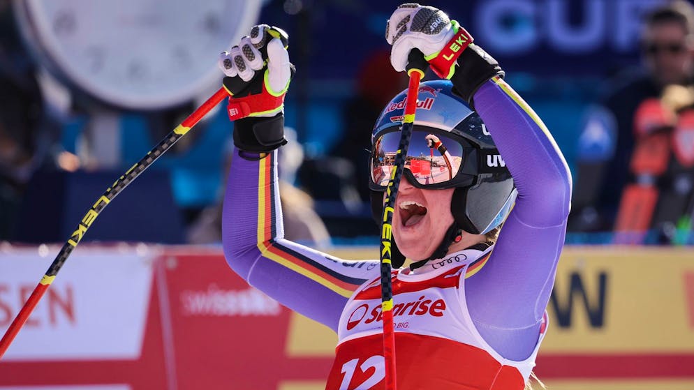 Emma Aicher bejubelt im Zielraum von St. Moritz ihre Bestzeit.