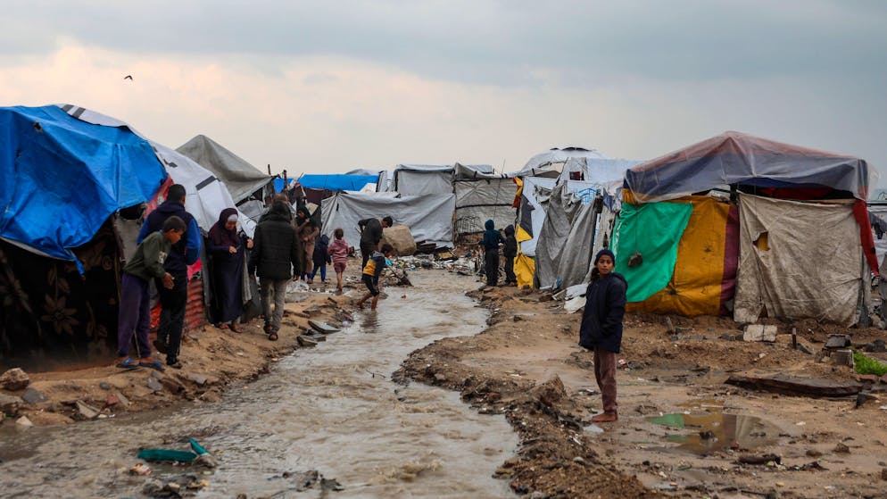 Mehr als 53'000 Zelte sind in dem schweren Unwetter beschädigt, zerstört oder weggeschwemmt worden.