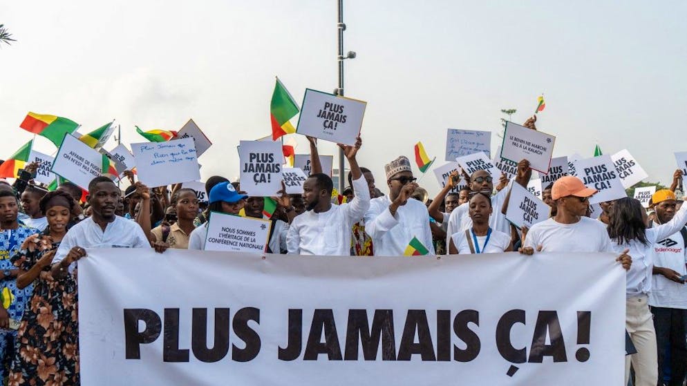 «Plus jamais ça». Au Bénin, la jeunesse descend dans la rue contre la tentative de coup d’État