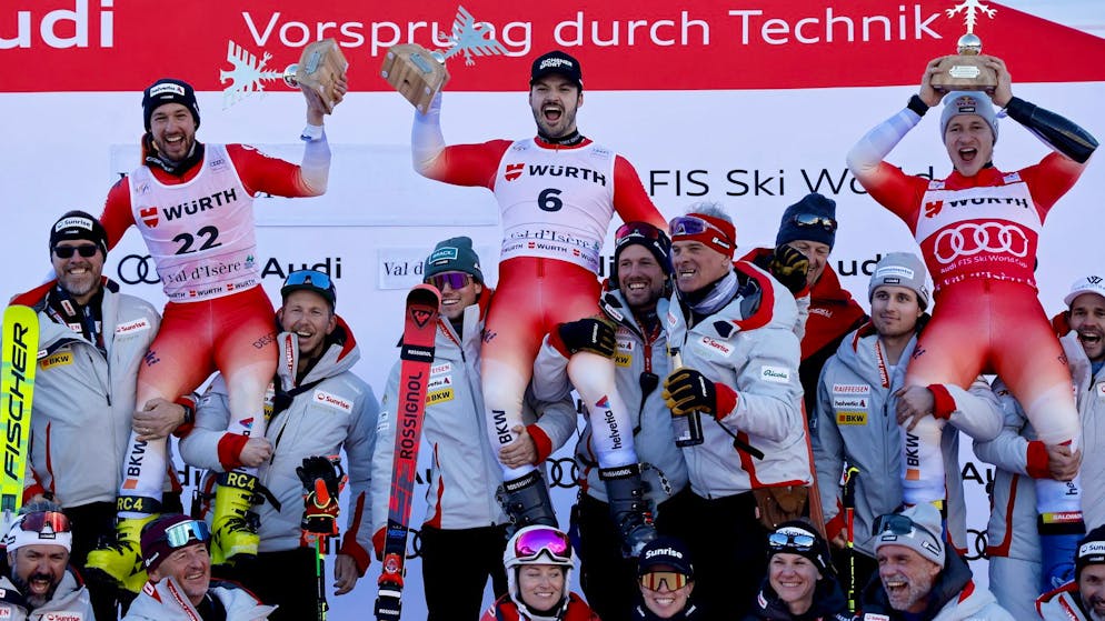 L’ensemble de l’équipe helvétique a fêté ses trois héros du jour.