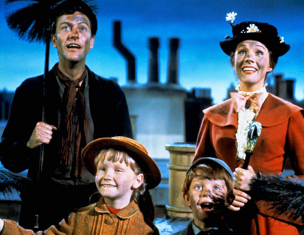 I 100 anni di Dick van Dyke. Dick Van Dyke, Karen Dotrice, Matthew Garber e Julie Andrews sono stati Bert, Jane Banks, Michael Banks e Mary Poppins nell'omonimo film del 1964.