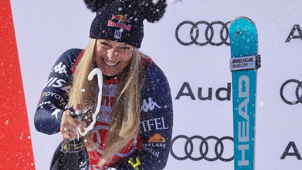 Lindsey Vonn reveals blue news. 