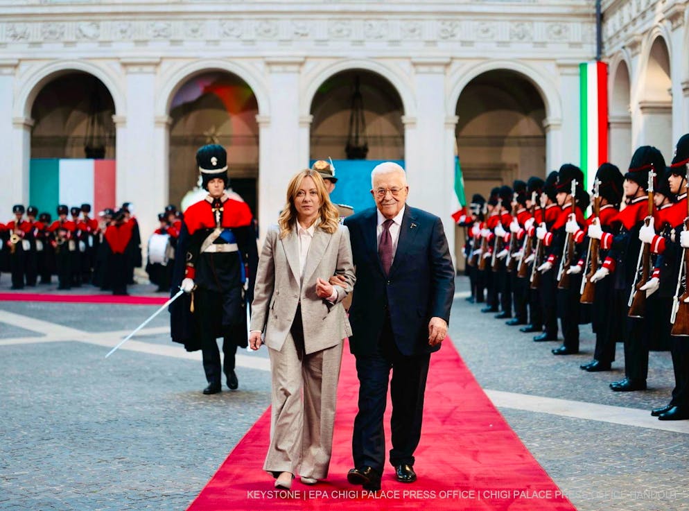 Die italienische Premierministerin Giorgia Meloni (l.) begrüsst den palästinensischen Präsidenten Mahmoud Abbas am 12. Dezember 2025 im Palazzo Chigi in Rom, Italien.