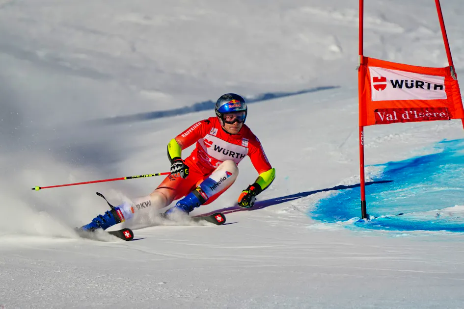 Brennsteiner leads at halftime - | Odermatt, Meillard and Tumler lurking