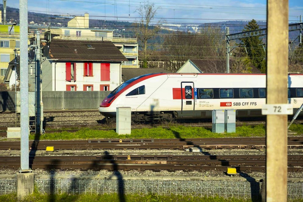 Entre Bâle et Bienne, l'ICN circule à nouveau toutes les demi-heures sur la ligne du Jura.