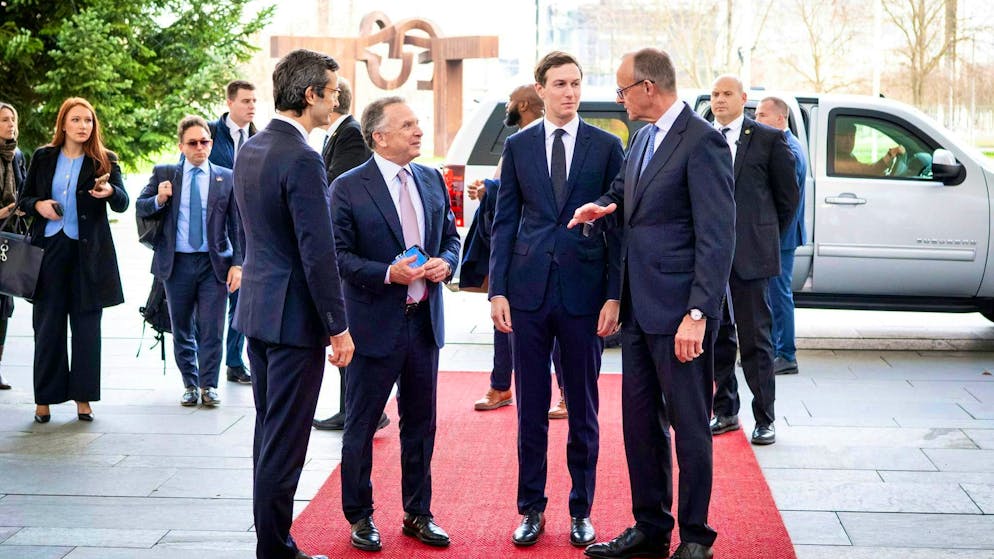 The US delegation arrived at a Berlin hotel in the morning. Later they went to the Chancellery. 