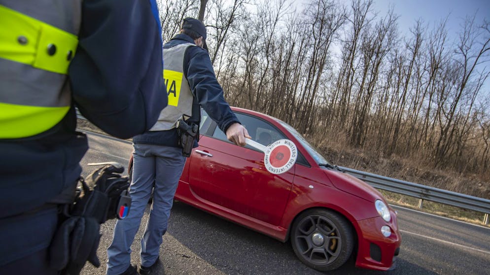 Die Tessiner Grenzpolizei hat Kuriere erwisccht, die mit dem Auto 40 Kilogramm Kokain befördert haben.