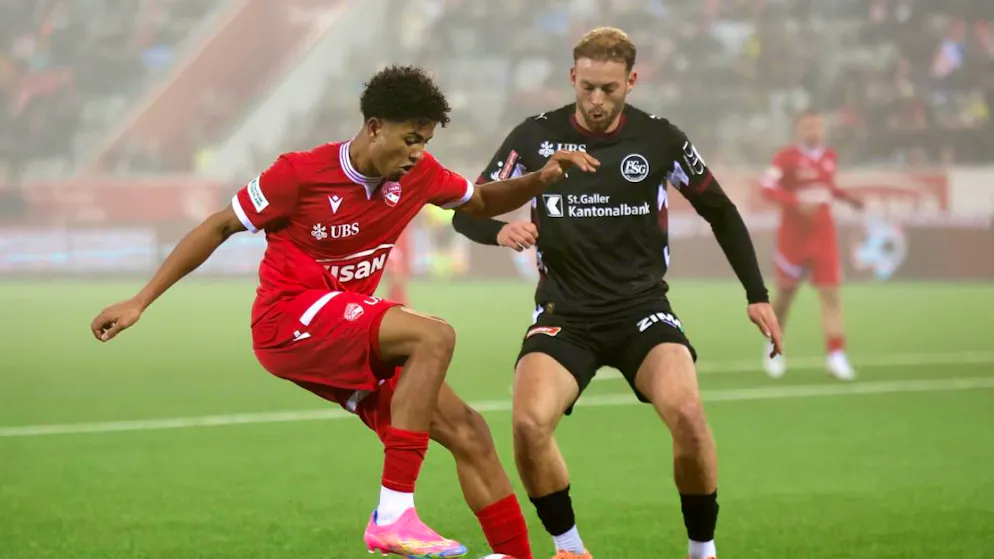 Thuner Ärger nach den St. Galler Wirkungstreffern - Gallery. Carlo Boukhalfa (im Duell gegen Ethan Meichtry) sorgte mit dem 2:0 zu Beginn der Schlussviertelstunde für die Entscheidung