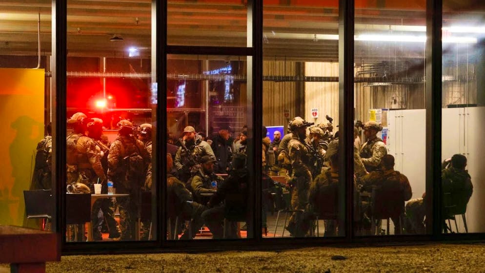 Members of the police SWAT team gather in the university's science library after shots were fired at Brown University. Photo: Lily Speredelozzi/The Sun Chronicle/AP/dpa - ATTENTION: For editorial use only and only with full attribution to the above credit