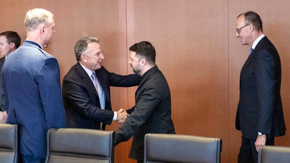 Guerra in Ucraina. Zelensky vede Witkoff a Berlino: «Congelare la linea del fronte»