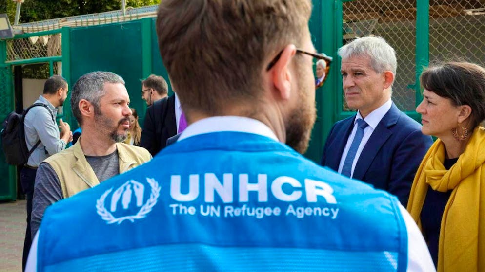 Federal Councillor Beat Jans (2nd from right) visited the UNHCR refugee relief organization in Cairo in mid-November