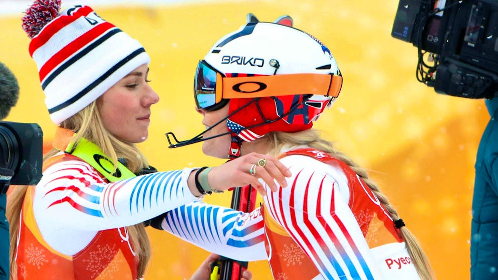Shiffrin (left) and Vonn during the 2018 Olympic Games in Pyeongchang.