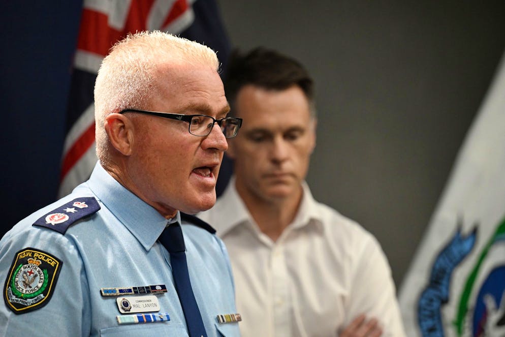 Australia: sparatoria di massa a Bondi Beach. Il commissario di polizia del Nuovo Galles del Sud, Mal Lanyon, ha definito l'attacco «un atto terroristico».