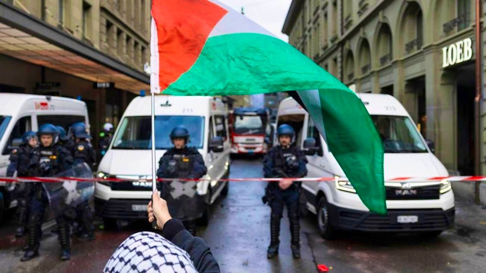 Amnesty International Switzerland particularly criticizes the ten-hour-long encirclement in Schauplatzgasse. (archive picture)