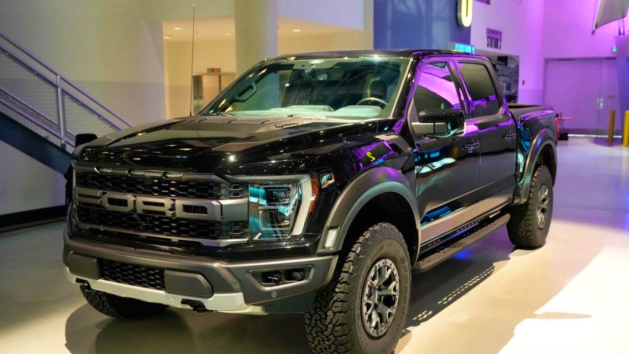 Automotive industry. Ford goes into reverse gear in the electric car business