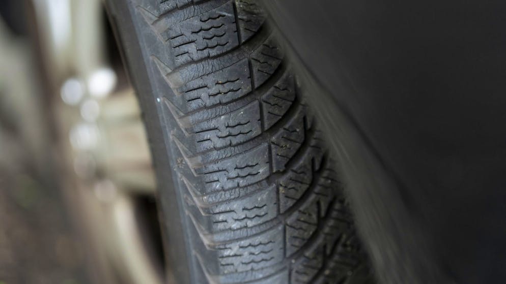 13,000 francs property damage. Man slashes tires on 29 cars - because he is unhappy