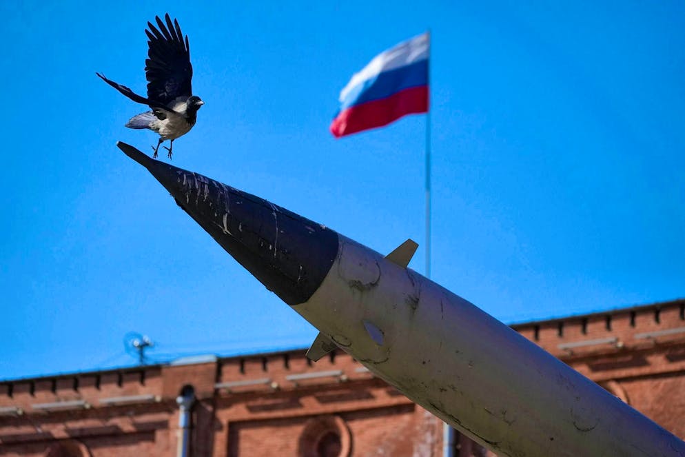 A Swiss colonel has been placed on the EU's sanctions list for spreading conspiracy theories and false information about the war in Ukraine.