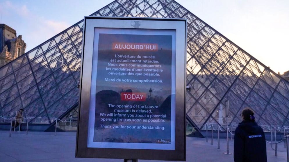 Grève du personnel. Le musée du Louvre n'a pas ouvert ses portes lundi matin