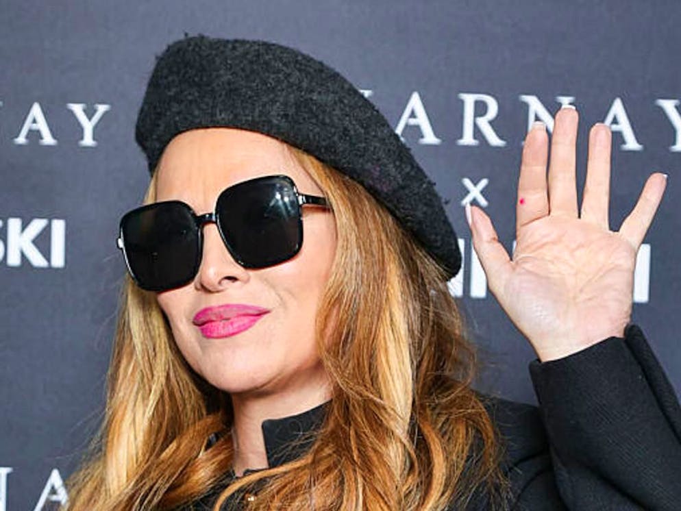 Sous le coup du stress, Hélène Ségara a été quelque peu maladroite avec Andrea Bocelli à ses débuts. La jurée de La France a un incroyable talent a raconté sur RTL ce 13 décembre un moment mémorable survenu lors de son duo iconique avec le ténor sur la scène de Miss France à la fin des années 90. (Archives)