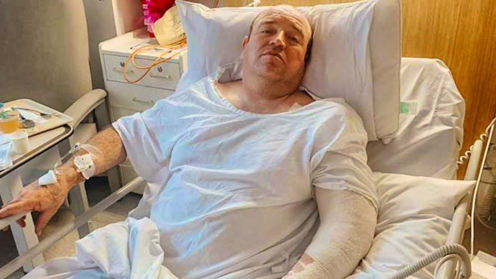 Sparatoria a Bondi Beach. Disarma l'attentatore e salva delle vite: ecco Ahmed, il fruttivendolo diventato eroe di Sydney