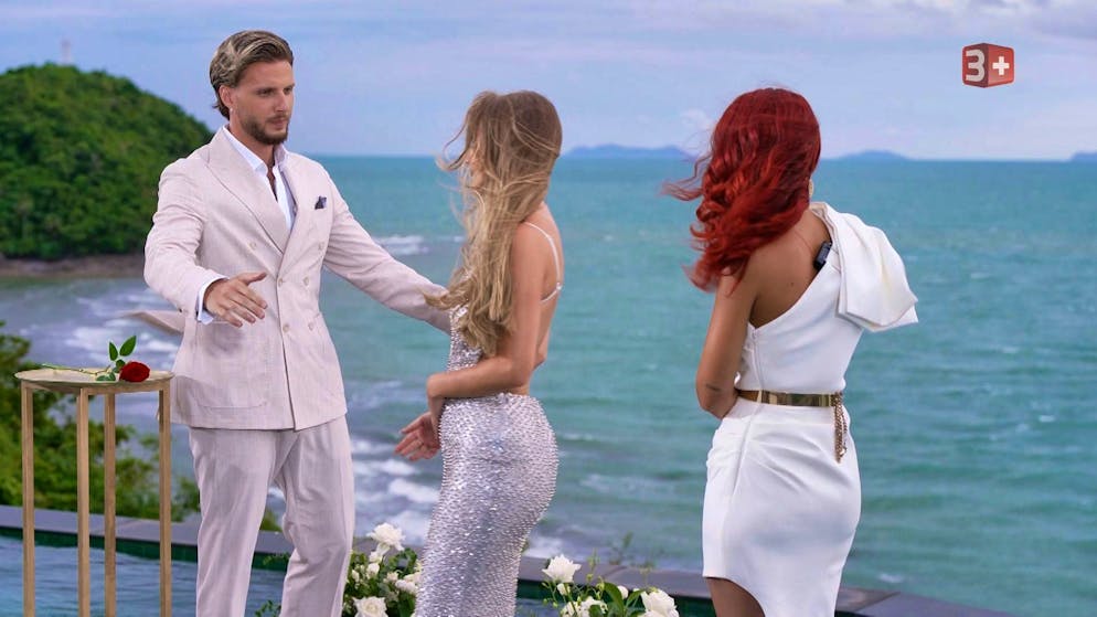 Emotional chaos in a thunderstorm: The "Bachelor" final with Danilo and his "ladies" Céline (center) and Cati (right).