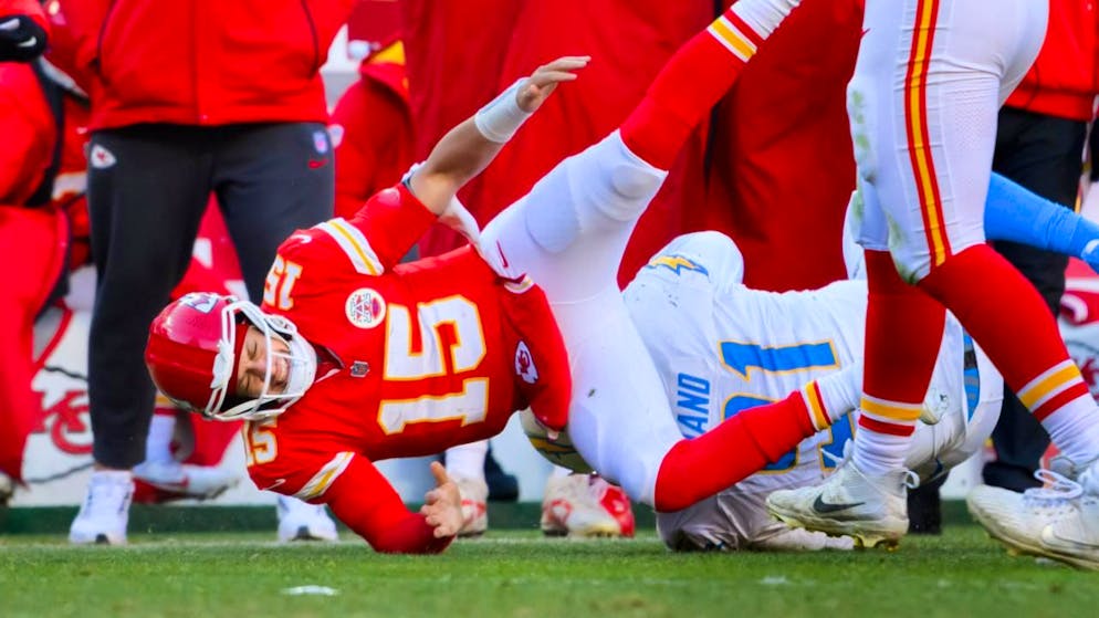 Die Szene, bei der sich Patrick Mahomes den Kreuzbandriss im linken Knie zuzieht.