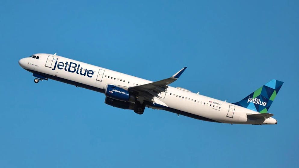 Un aereo JetBlue ha evitato per poco una collisione con un aereo militare statunitense con il transponder spento nei cieli dei Caraibi. (immagine d'illustrazione)