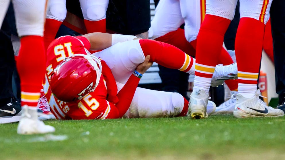 La fin d’un règne en NFL. Double peine pour les Chiefs : pas de play-off et Mahomes blessé !