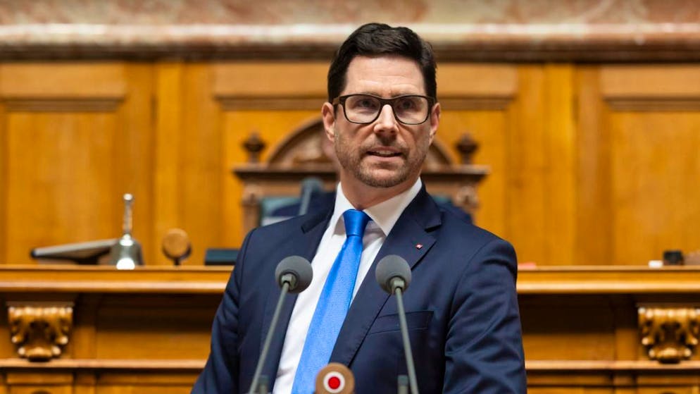 Lars Guggisberg (UDC/BE) souhaite que les personnes qui travaillent après l'âge de la retraite voient leur revenu exonéré de l'impôt fédéral.