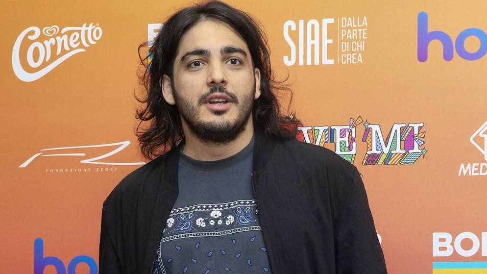 La sorpresa. Max Angioni cambia registro in «Quelli che hanno preso un granchio»