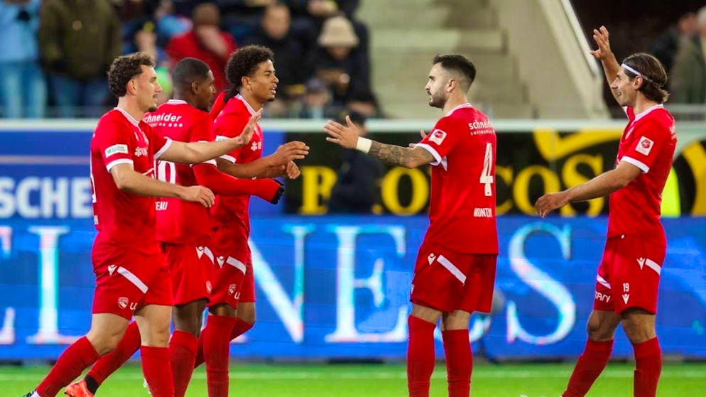 The FC Thun players want to cheer again after their home defeat in the top-of-the-table clash against St. Gallen