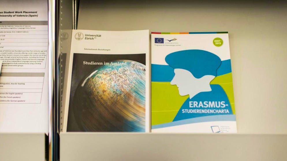 Image d'illustration de brochures sur le programme Erasmus prises à Zurich en 2014.