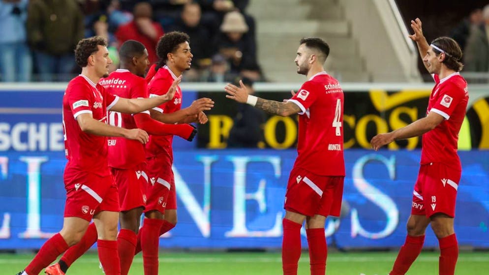 Die Spieler des FC Thun wollen nach der Heimniederlage im Spitzenkampf gegen St. Gallen wieder jubeln