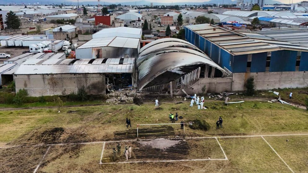 Il luogo in cui è precipitato il jet privato, nei pressi dell'aeroporto San Mateo Atenco a Toluca, in Messico.