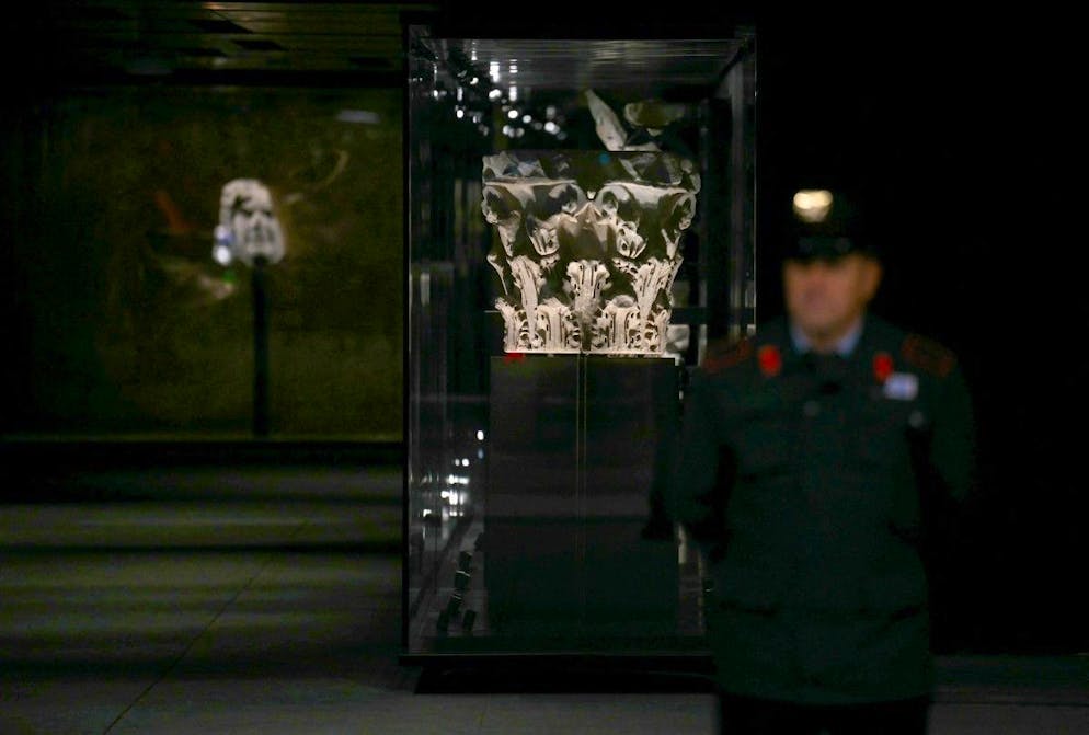 Sous l'Empire romain, la cité s'est édifiée en couches successives: temples et forums étaient construits sur des fondations plus anciennes avant d'être recouverts à leur tour.