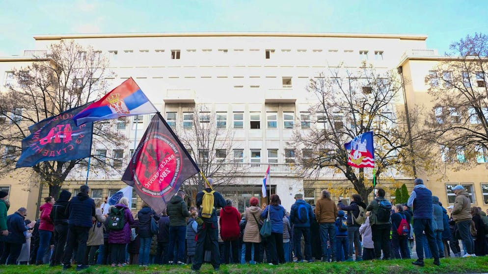 People demonstrate outside the prosecutor's office in Belgrade against a controversial real estate project linked to Trump son-in-law Jared Kushner. (November 20, 2025)