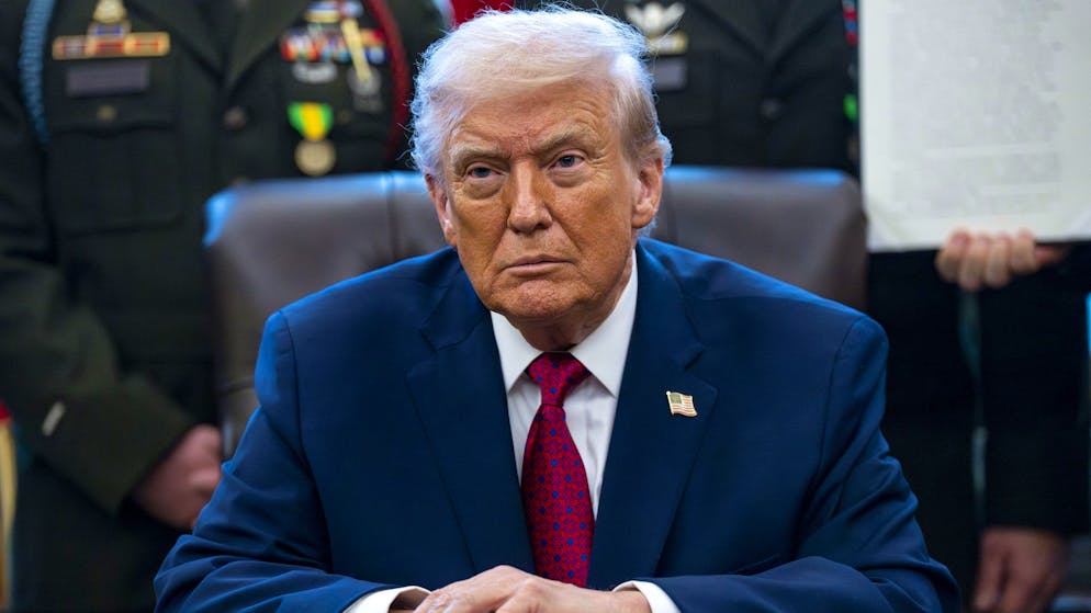 Dalle minacce alle azioni. Trump chiede 10 miliardi di danni alla BBC: «Mi hanno messo le parole in bocca»