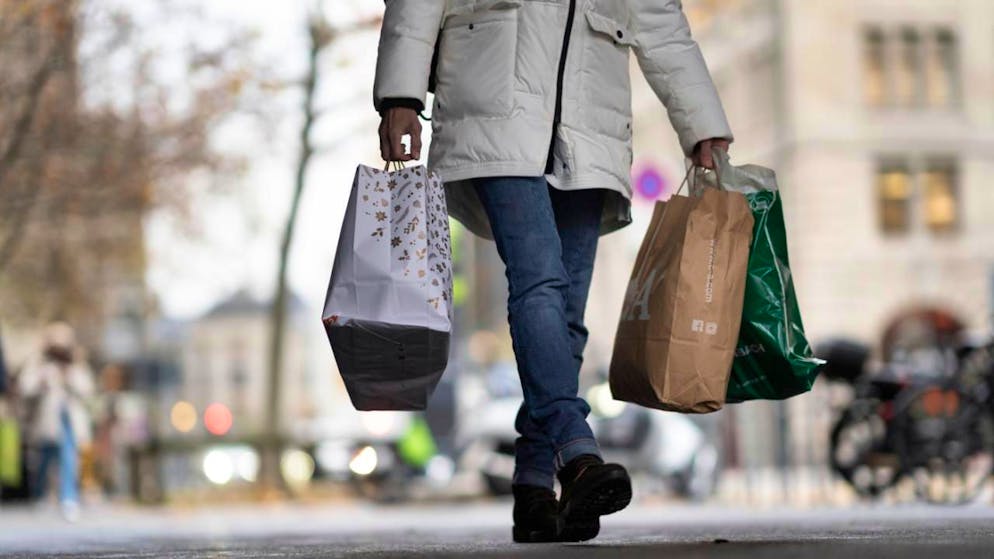 Les magasins pourront ouvrir dimanche à Genève. La Chambre administrative de la cour de justice a refusé d'octroyer l'effet suspensif d'un recours contre l'ouverture des commerces ce jour-là (image d'illustration).