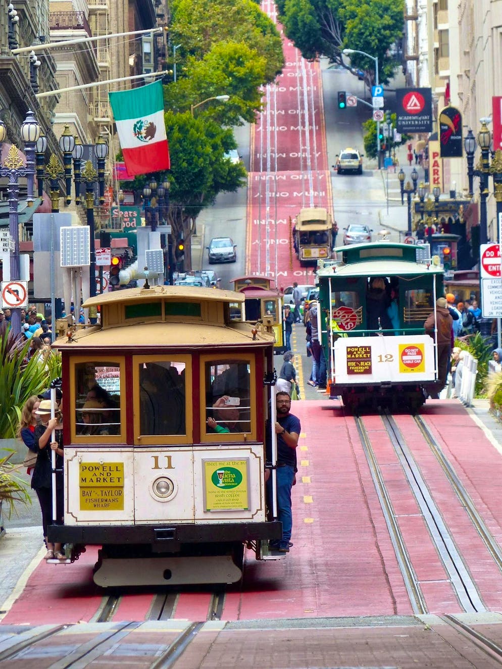 Cable car in San Francisco stops abruptly: 15 injured - Gallery. Cable cars have been running through San Francisco for over 150 years. (archive picture) 
