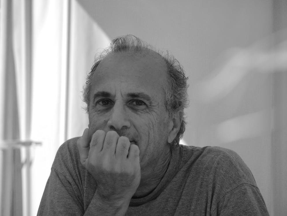 Né le 17 décembre 1940 en Egypte, Edouard Karali a quitté le pays avec sa famille pour le Liban à l'âge de 19 ans.