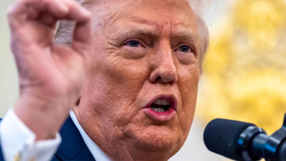 USA under Donald Trump. Trump demands Maduro return oil and land +++ Trump expands travel bans