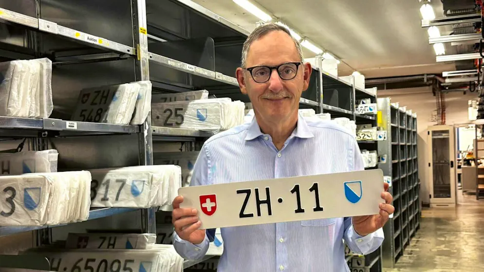 La «ZH 11» è la targa con la cifra più bassa finora messa all'asta nel canton Zurigo, ma soltanto la seconda per entrate generate: 262mila franchi contro i 299mila sborsati un anno fa per la «ZH 24».