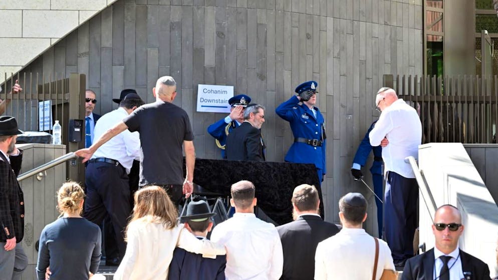 Australia. Primi funerali a Sydney delle vittime di Bondi beach