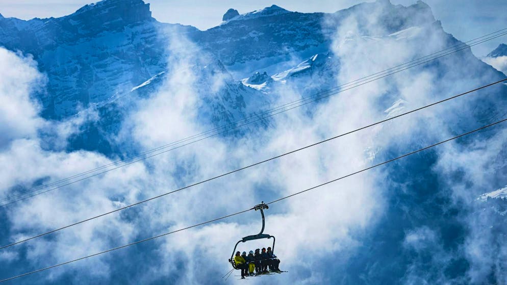 A survey suggests that insecure consumers from Germany are saving money during the winter vacations. (archive picture)