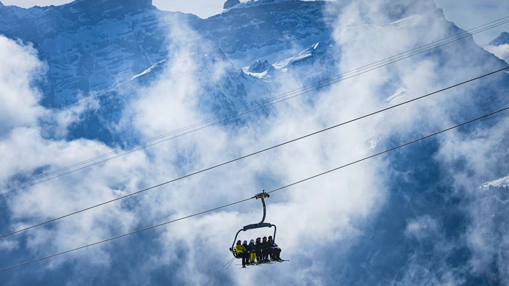 Wirtschaftkise, hohe Kosten. Deutsche wollen in den Winterferien in der Schweiz weniger ausgeben